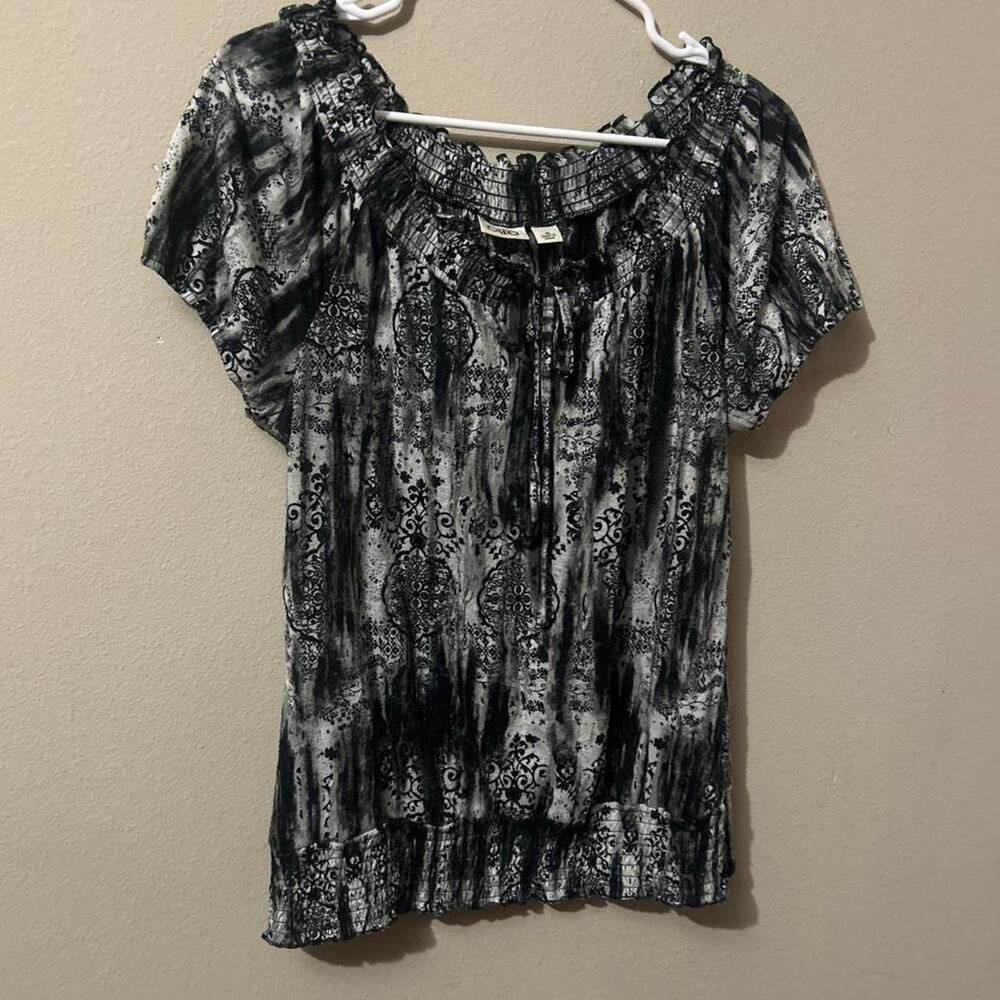 White and black paisley print
